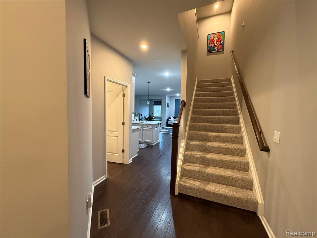 4811 Broomfield Way, Lake Orion, MI — Photo 4