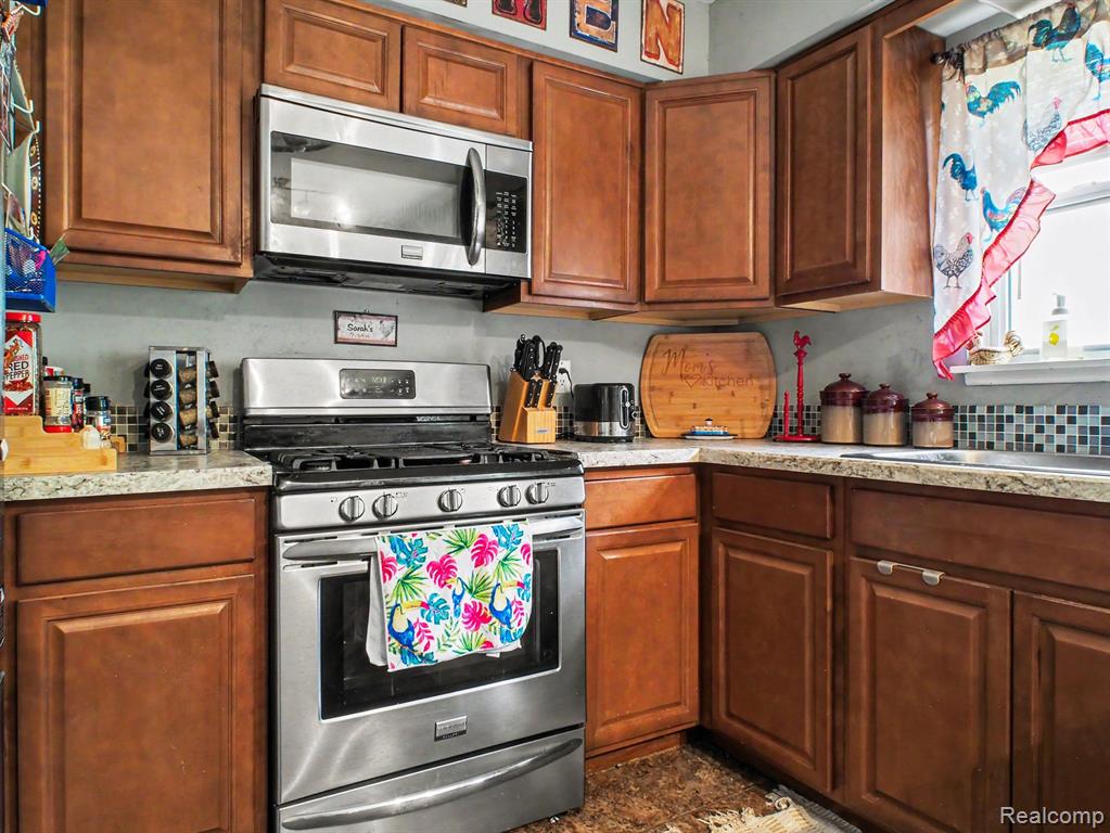 428 Carrie Drive, Flushing, MI 48433 — Photo 7