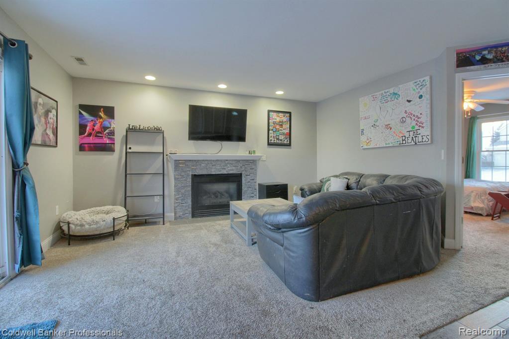 6647 ROBINDALE Drive, Ypsilanti, MI 48197 — Photo 14