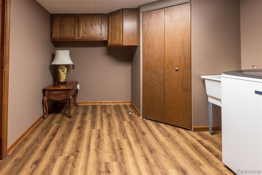 900 DREW Drive, Troy, MI 48098 — Photo 38