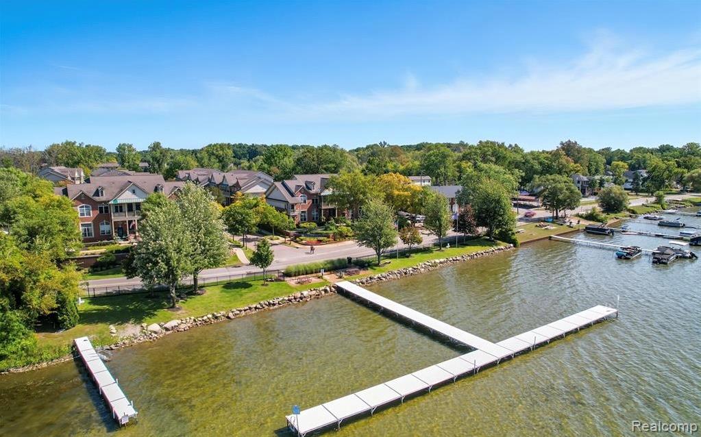 526 Red Oak Court, Walled Lake, MI 48390 — Photo 5