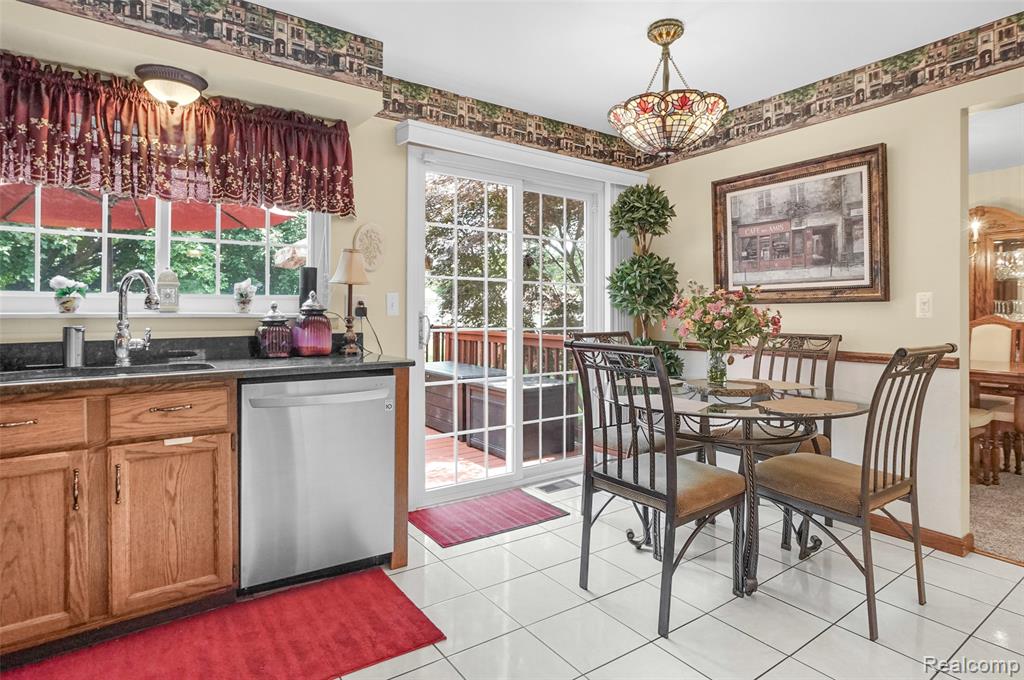 54286 Bradshaw Drive, New Baltimore, MI 48047 — Photo 13