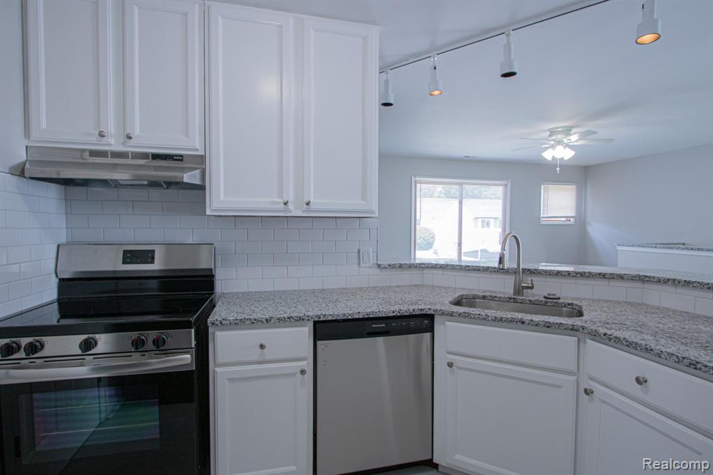 75 ROSEBUD Lane, Mount Clemens, MI 48043 — Photo 10