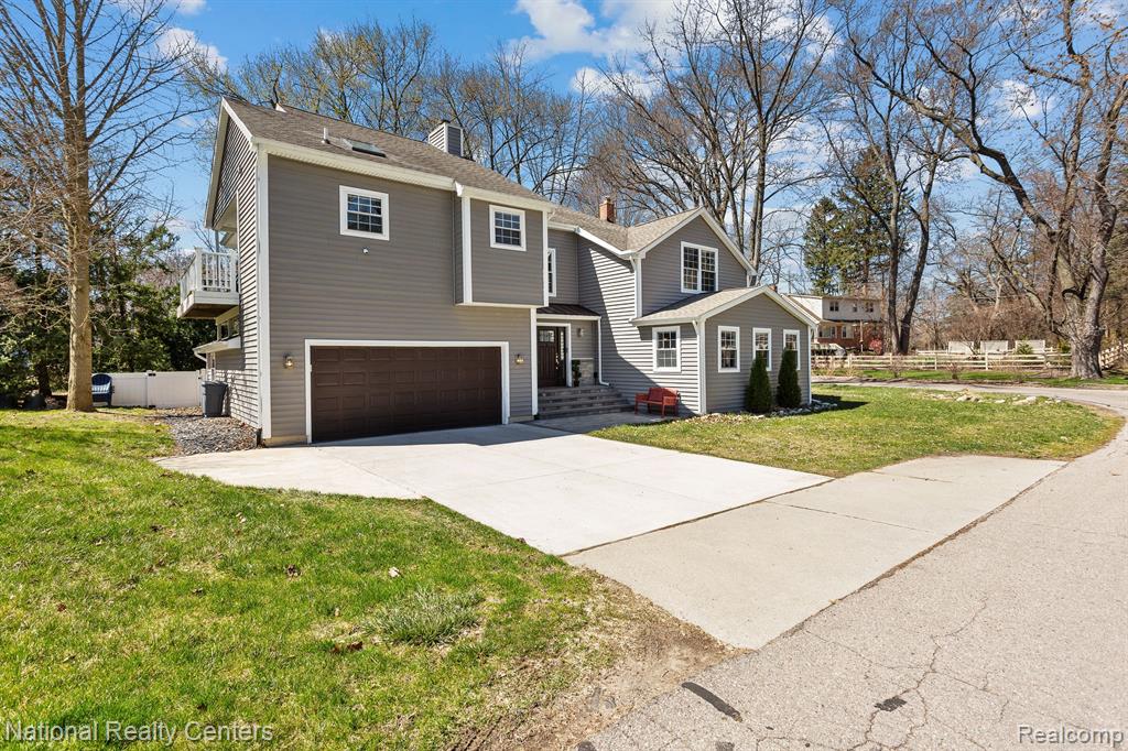 3706 Lakeview Boulevard, Orchard Lake Village, MI 48324 — Photo 56