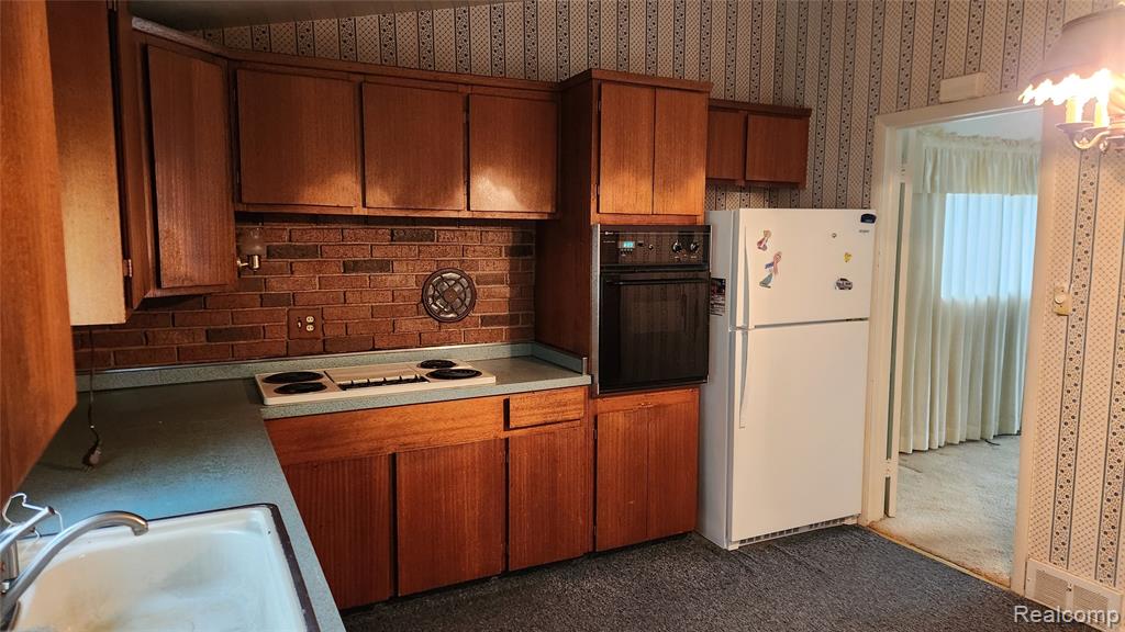 8679 Mercedes Street, Dearborn Heights, MI 48127 — Photo 5
