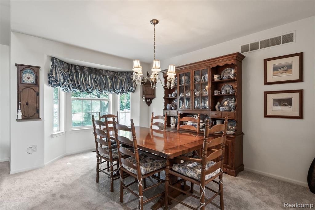 7260 Willow Oak Drive, West Bloomfield, MI 48324 — Photo 9