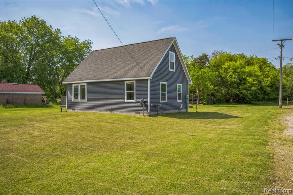 6195 Falkenbury Road, North Branch, MI 48461 — Photo 3