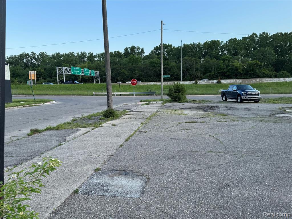 22400 SCHOOLCRAFT, Detroit, MI 48223 — Photo 12
