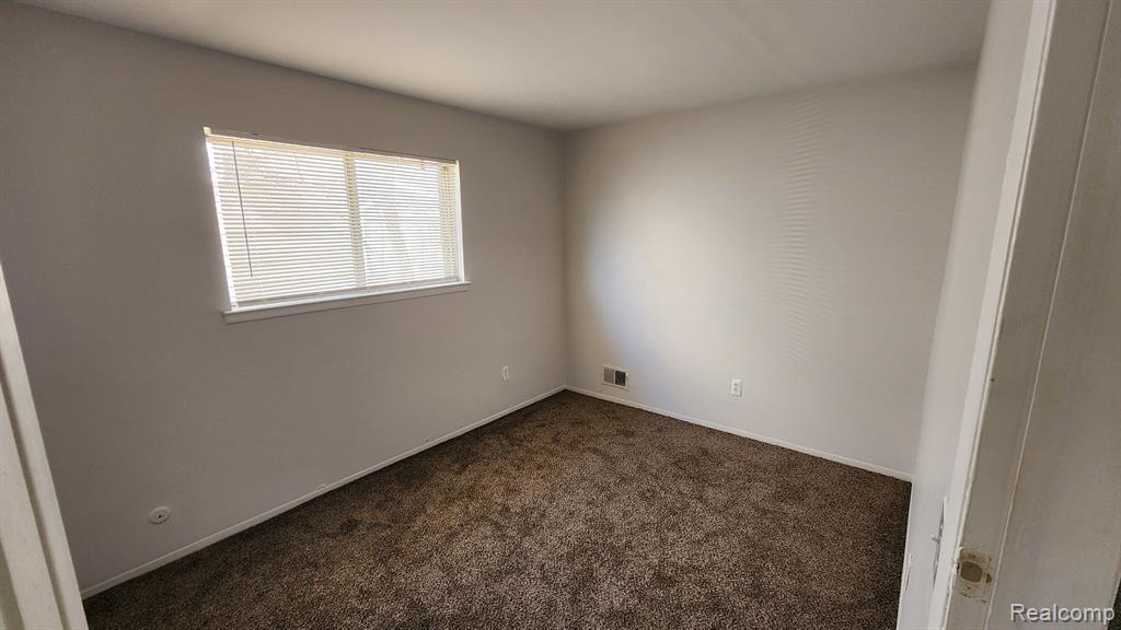 8135 CHALMERS Avenue, Warren, MI 48089 — Photo 4