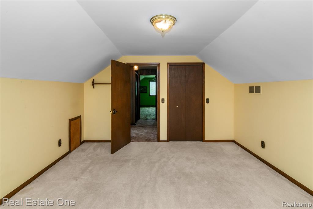 9050 Earhart Road, South Lyon, MI 48178 — Photo 31