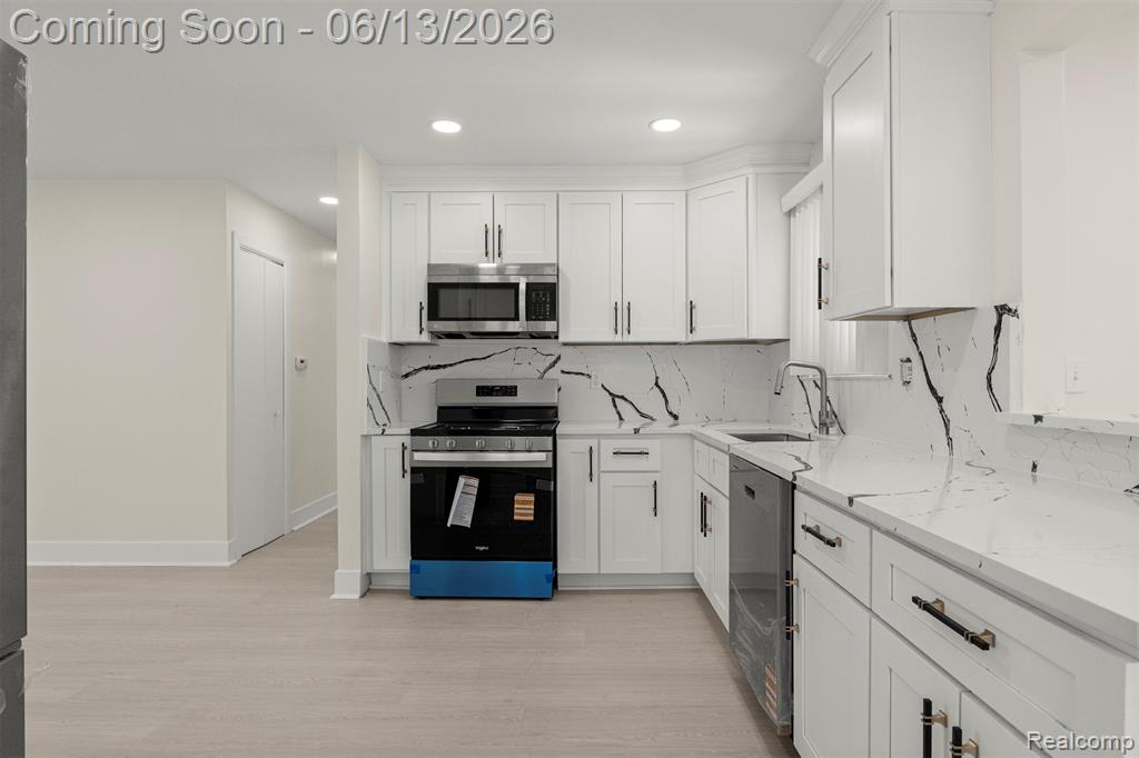 29578 Brown Court, Garden City, MI — Photo 11