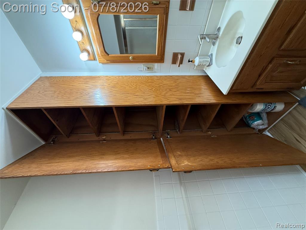 756 Cedarlawn Road, Waterford, MI 48328 — Photo 16