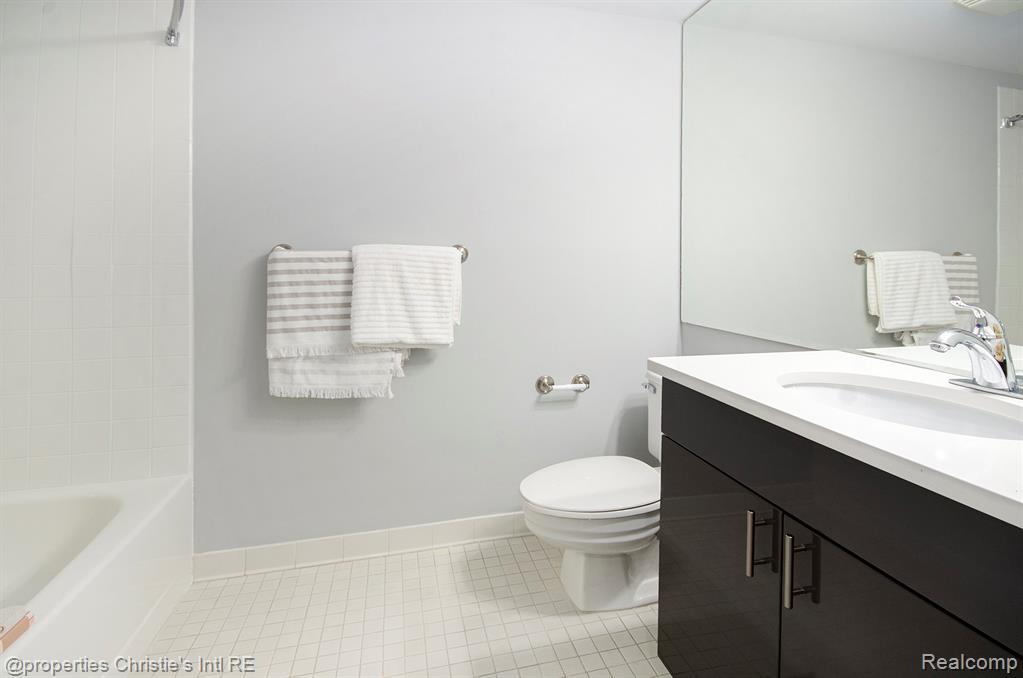 3320 Spinnaker Lane, 15B, Detroit, MI 48207 — Photo 16
