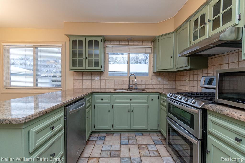 44205 Felstone Drive, Sterling Heights, MI 48313 — Photo 43