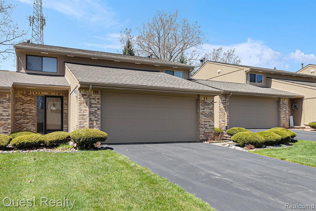 7897 MEADOW Drive, Waterford, MI 48329 — Photo 2