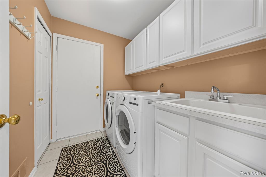 42890 BROOKSTONE Drive, Novi, MI 48377 — Photo 18
