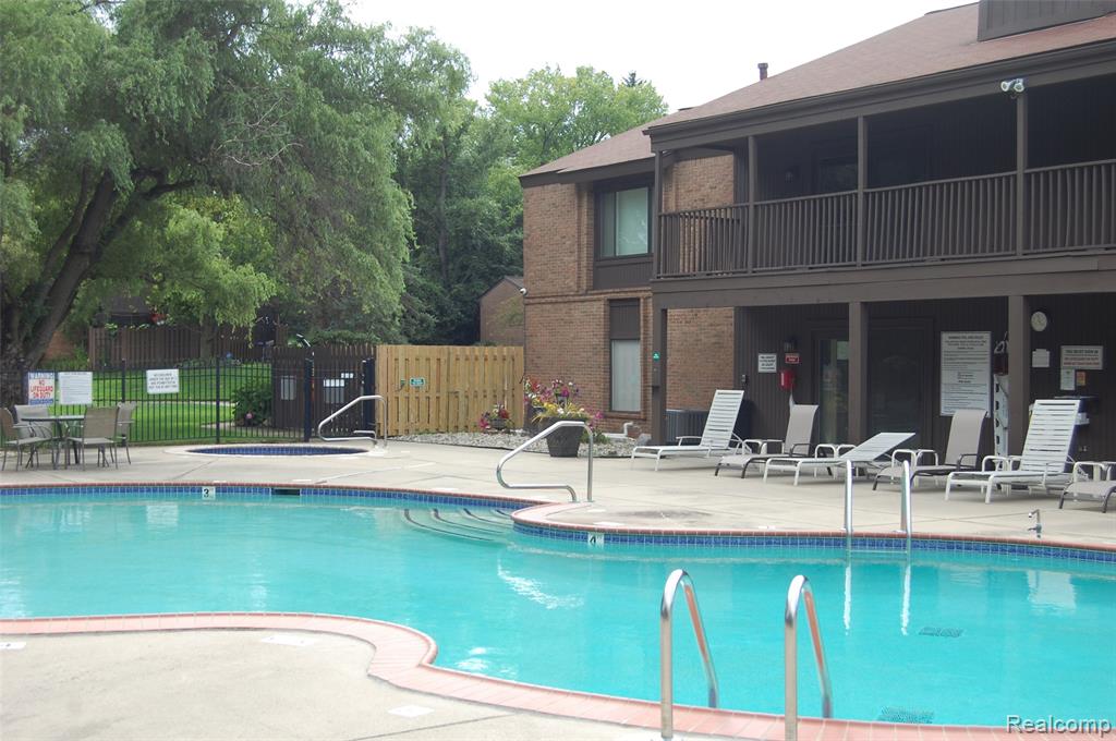 2073 Bordeaux Street, West Bloomfield, MI 48323 — Photo 55