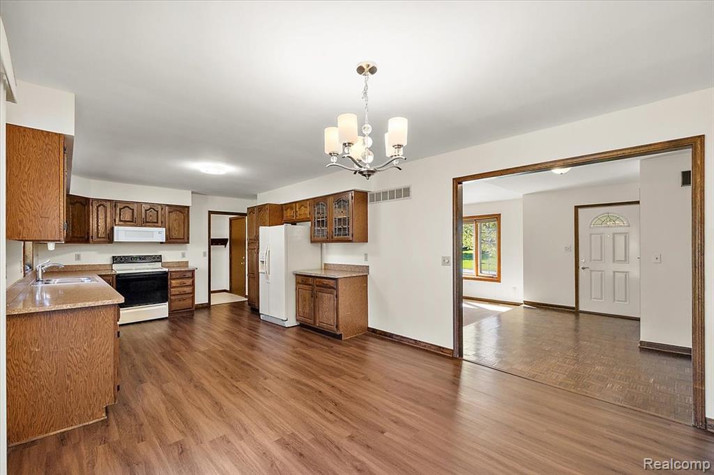 1081 Eagle Nest Drive, Rochester, MI 48306 — Photo 11