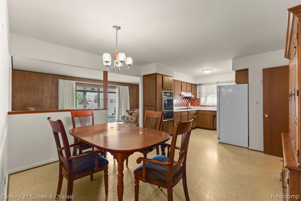 716 N CHARLESWORTH Street, Dearborn Heights, MI 48127 — Photo 14