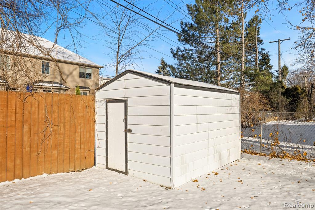 65 Algansee Drive, Troy, MI 48083 — Photo 39