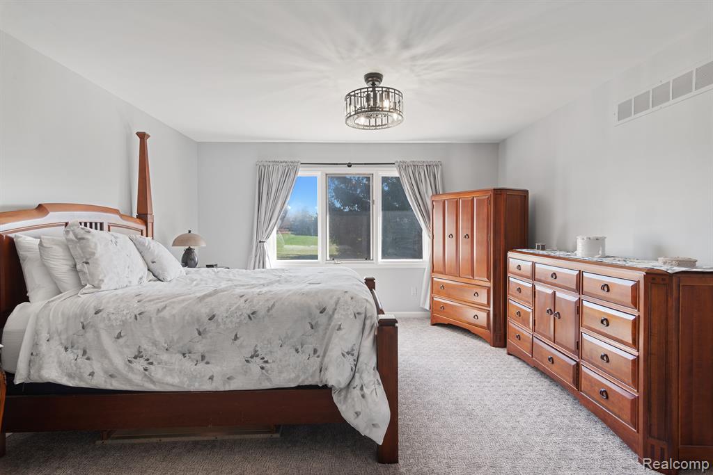 45800 MEADOWS Circle W, Macomb, MI 48044 — Photo 12