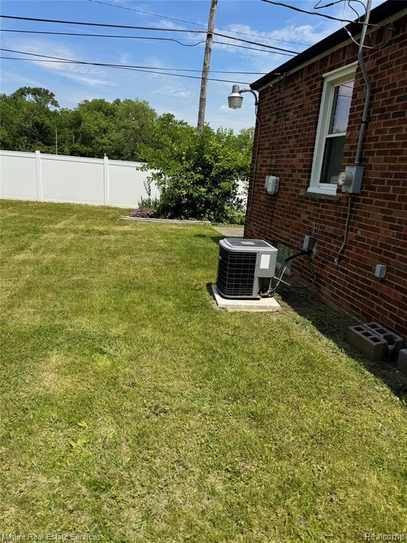 13585 Rockdale Street, Detroit, MI 48223 — Photo 35