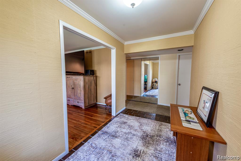 4426 Knightsbridge Lane, West Bloomfield, MI 48323 — Photo 19