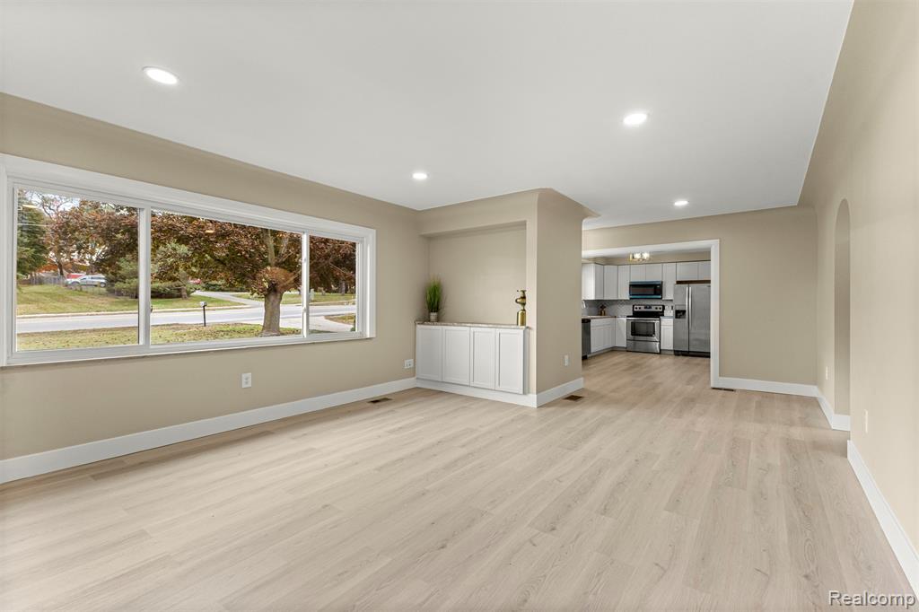 633 S Pontiac Trail, Walled Lake, MI 48390 — Photo 4