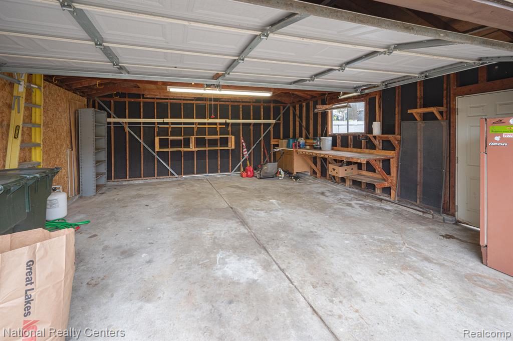 47445 DEQUINDRE Road, Rochester Hills, MI 48307 — Photo 19