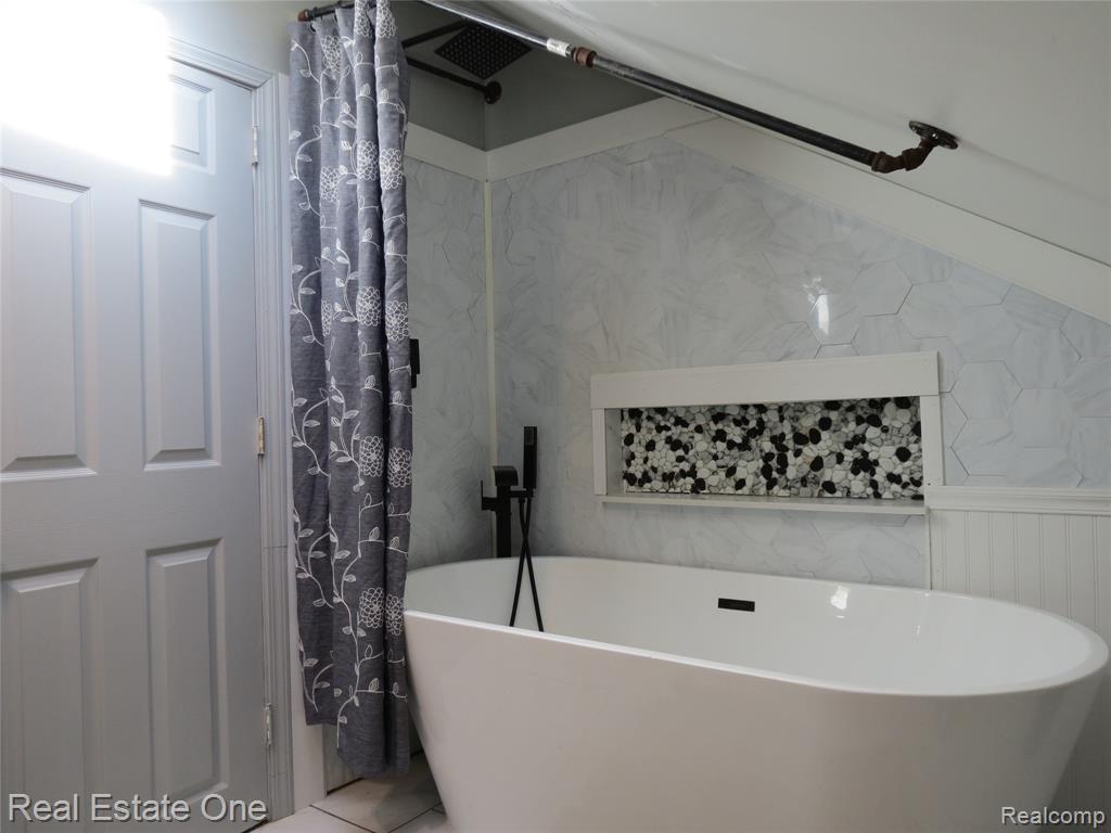 225 South Street, Fowlerville, MI 48836 — Photo 33