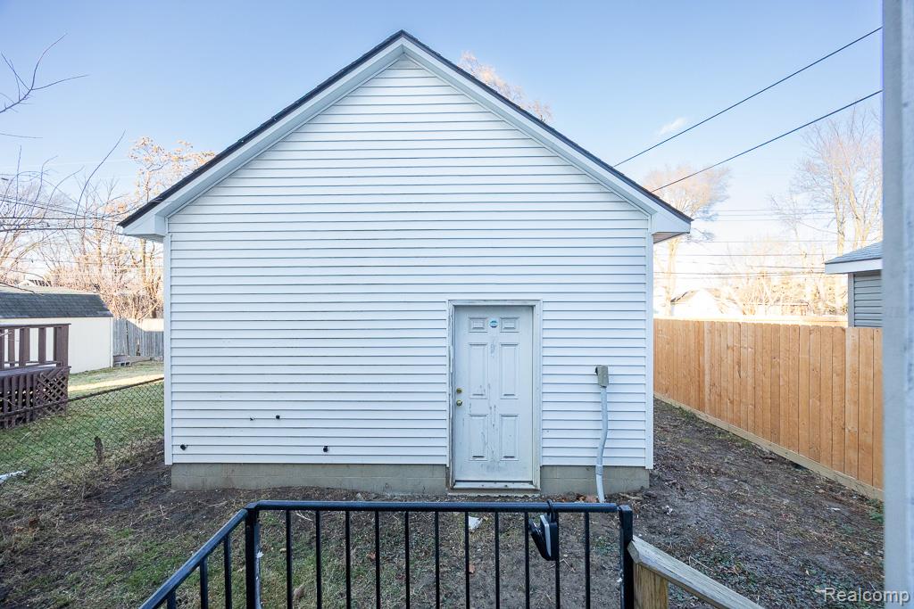 128 W Muir Avenue, Hazel Park, MI 48030 — Photo 37