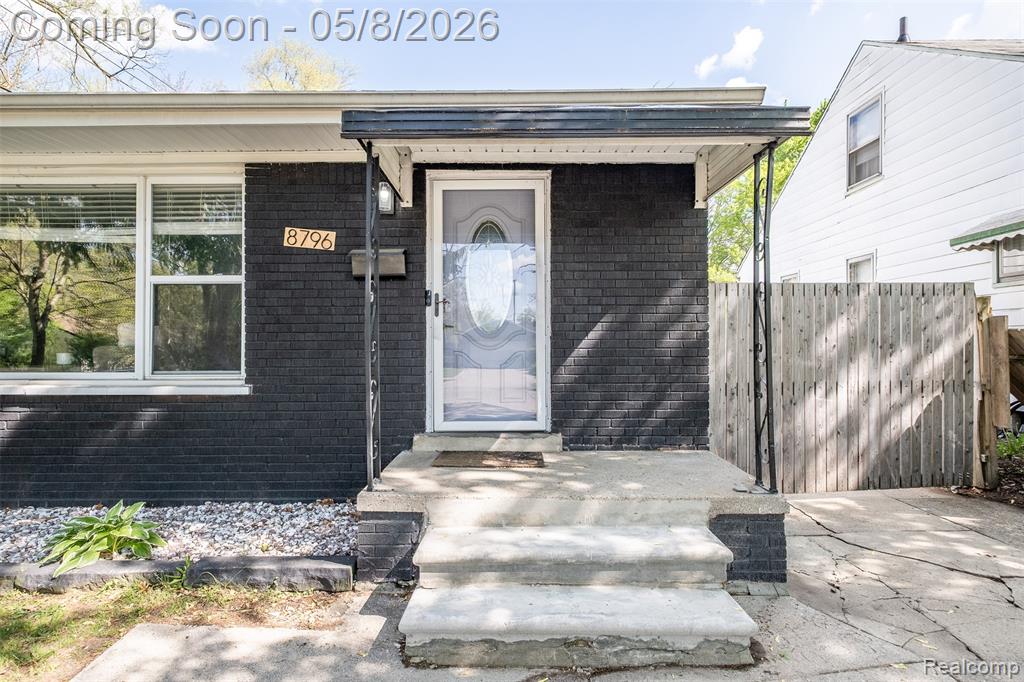 8796 Saratoga Street, Oak Park, MI 48237 — Photo 5