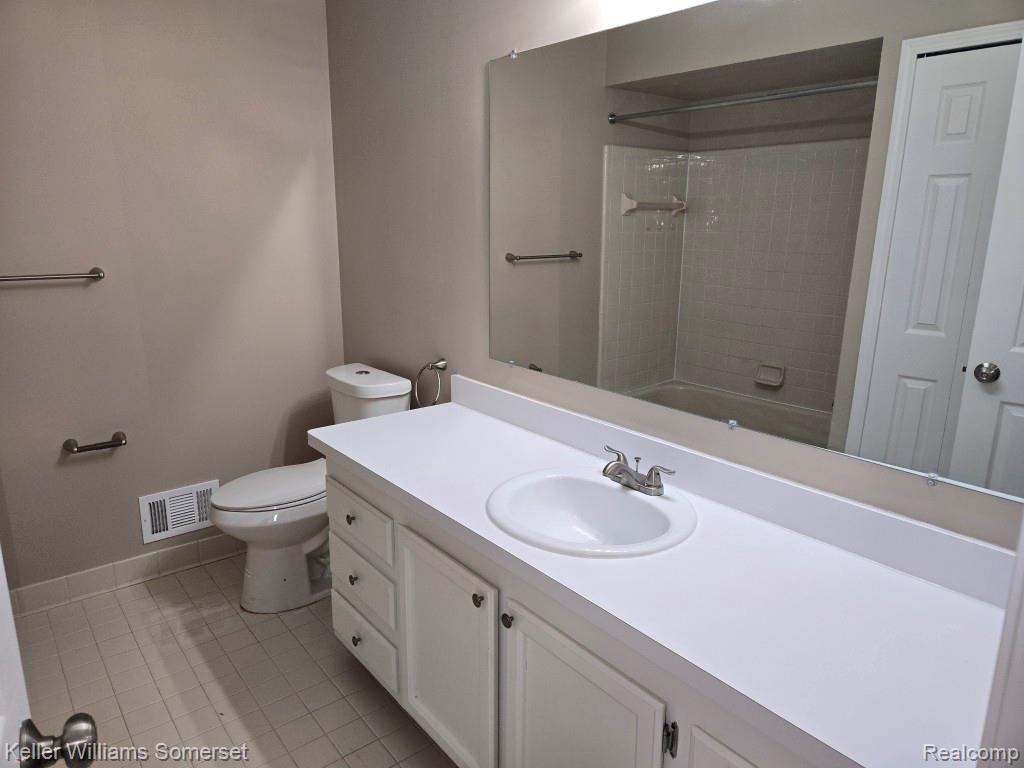 71 Meadow Wood Drive, Rochester Hills, MI 48307 — Photo 29