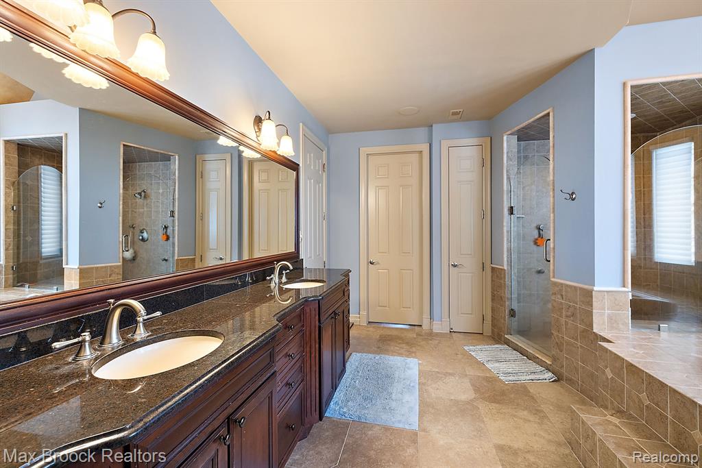 6340 Lakeshore Street, West Bloomfield, MI 48323 — Photo 24
