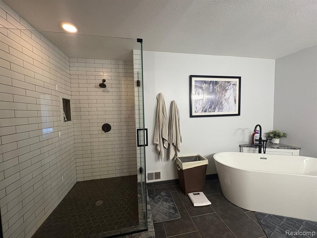 7681 Fieldcrest Drive, Almont, MI 48003 — Photo 22