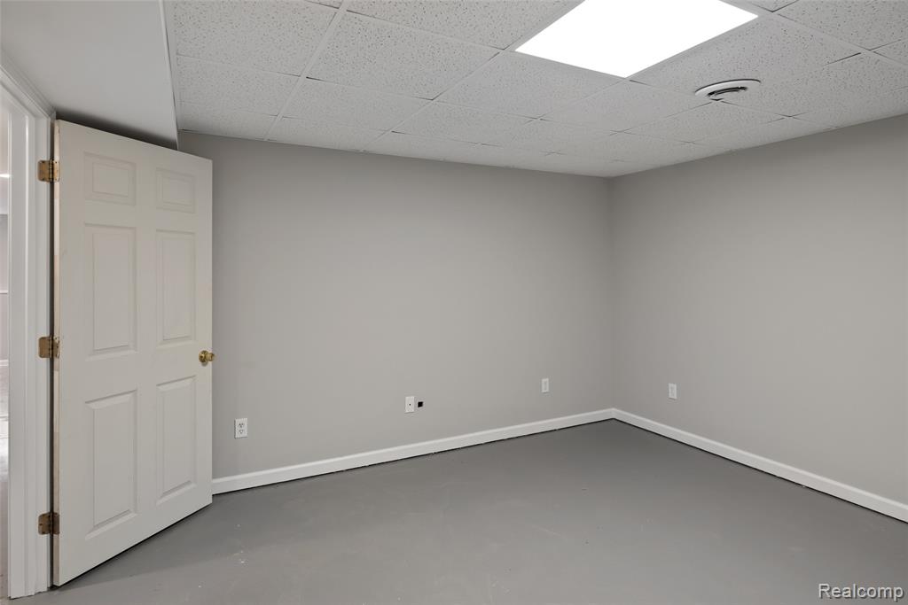 8732 Elizabeth Lake Road, White Lake, MI — Photo 30