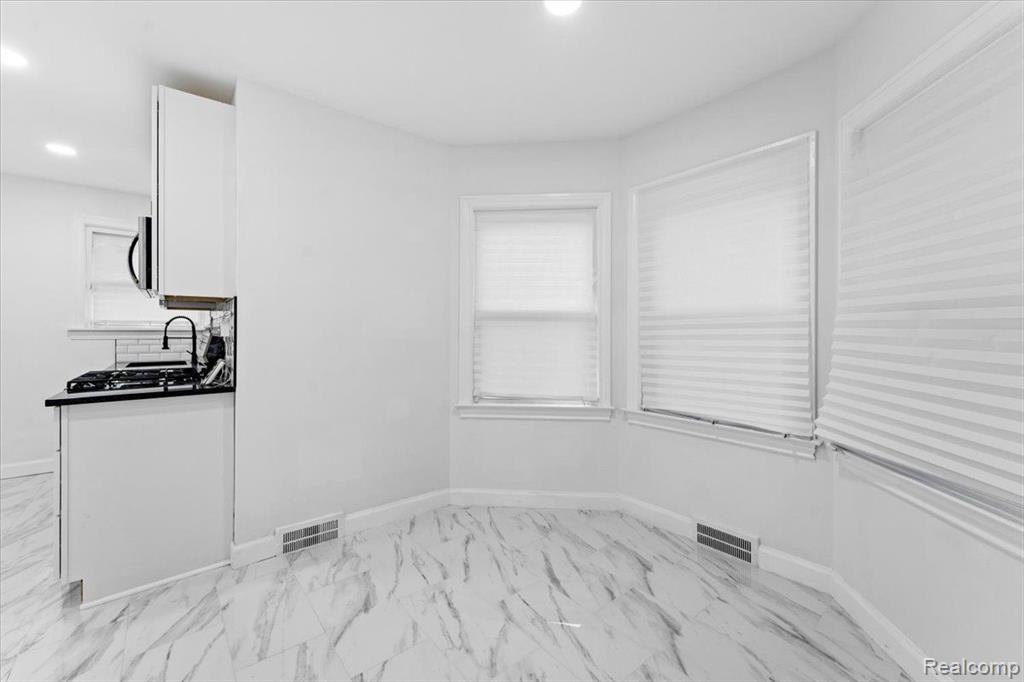 11943 E OUTER Drive, Detroit, MI 48224 — Photo 26