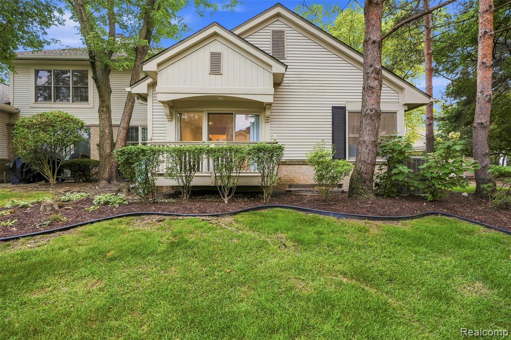 6012 Danbury Court, West Bloomfield, MI — Photo 45