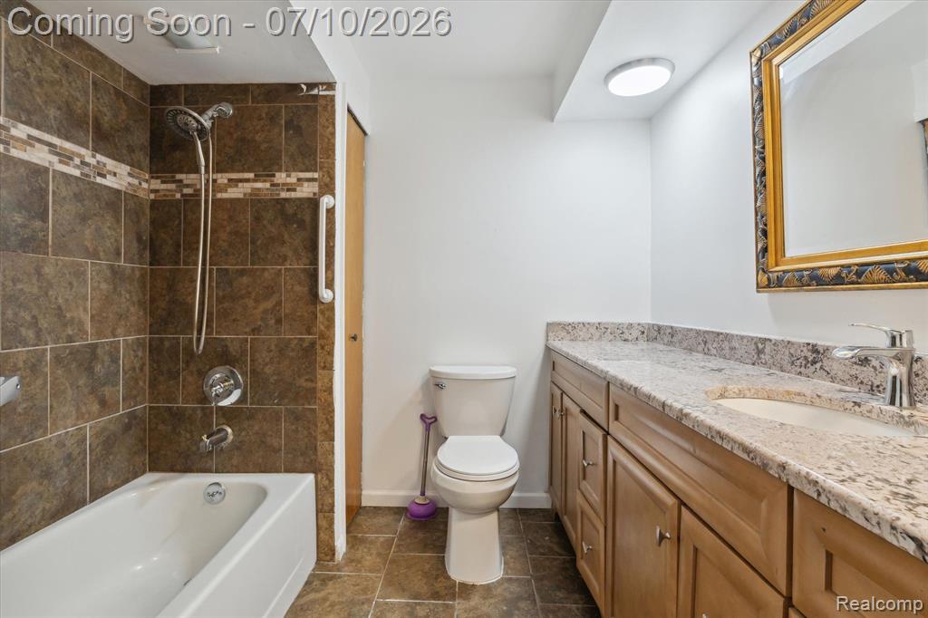 500 TROMBLEY Drive, Troy, MI 48083 — Photo 19