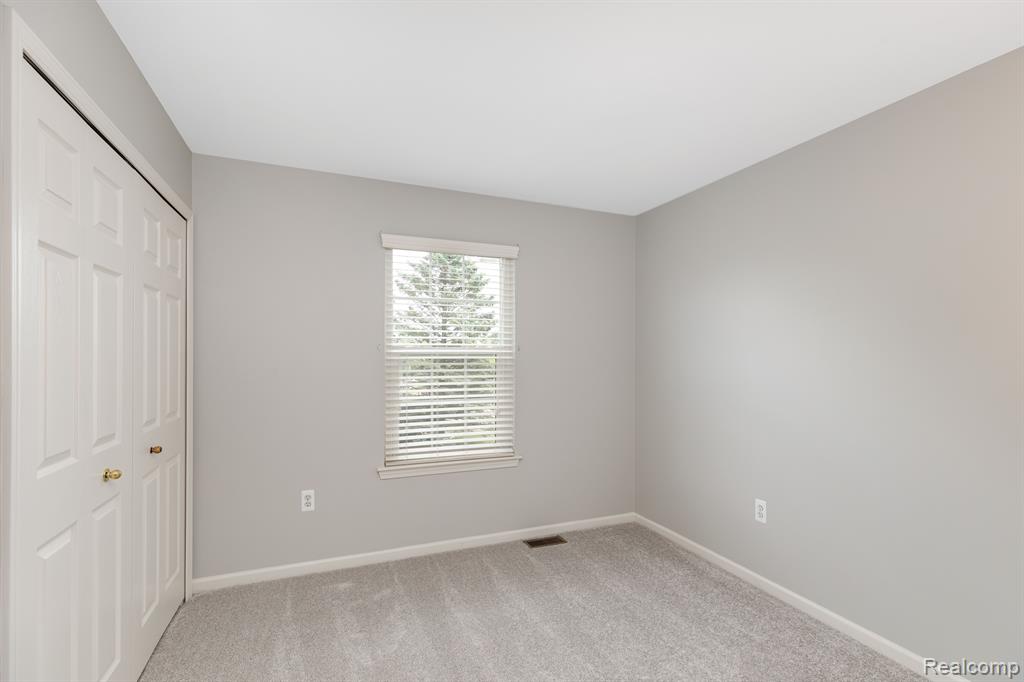 1018 SHETLAND Drive, South Lyon, MI 48178 — Photo 19