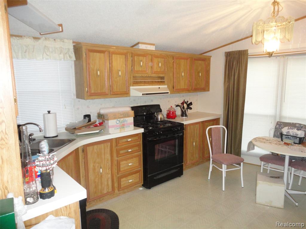415 Midlands, Temperance, MI 48182 — Photo 3