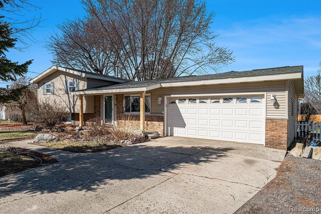 6063 E MAPLE Avenue, Grand Blanc, MI 48439 — Photo 3