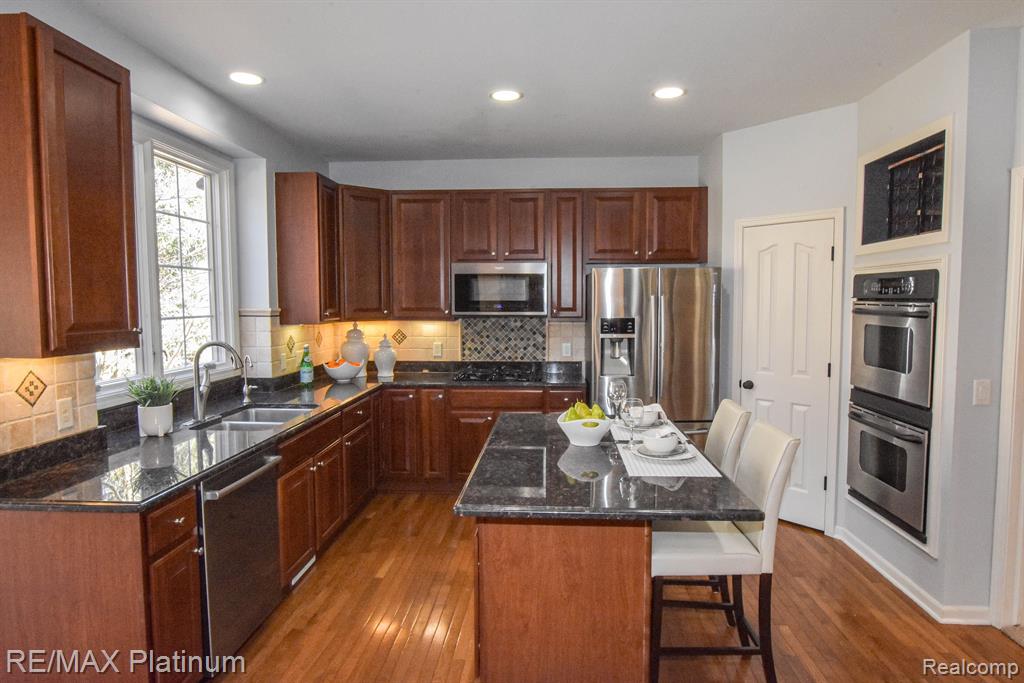 9037 RIDGEFIELD Drive, Brighton, MI 48114 — Photo 15