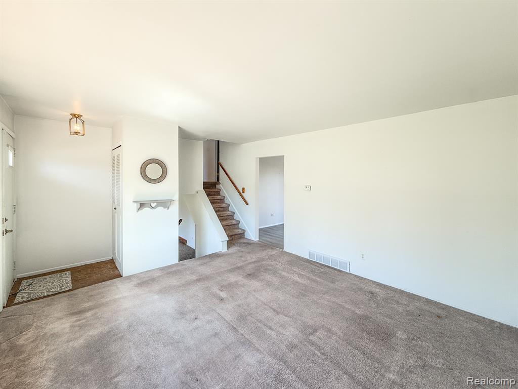 5171 OAKVIEW Drive, Swartz Creek, MI 48473 — Photo 15