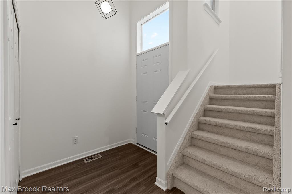 24530 Pineview Street, Oak Park, MI 48237 — Photo 19