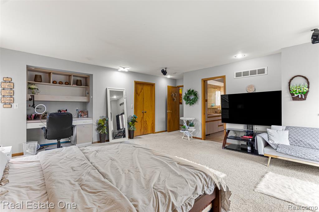 18191 Country Club Circle, Riverview, MI 48193 — Photo 36