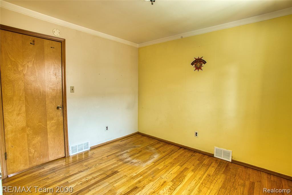 7475 Fenton Street, Dearborn Heights, MI 48127 — Photo 13