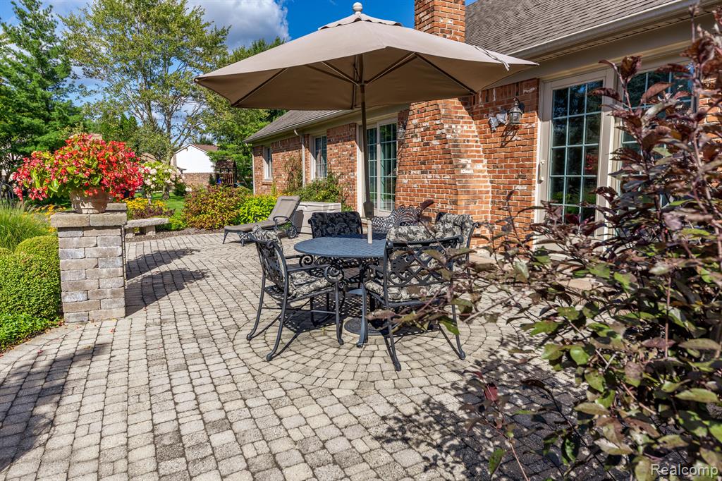 900 DREW Drive, Troy, MI 48098 — Photo 15