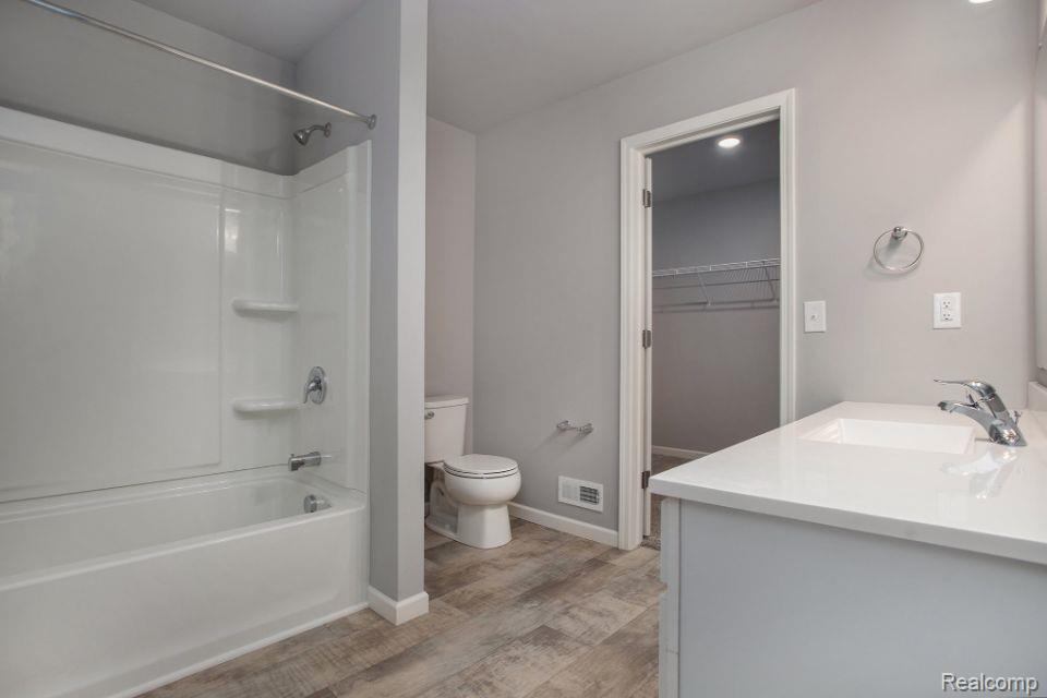 2297 Plum Tree Court, Burton, MI 48519 — Photo 9