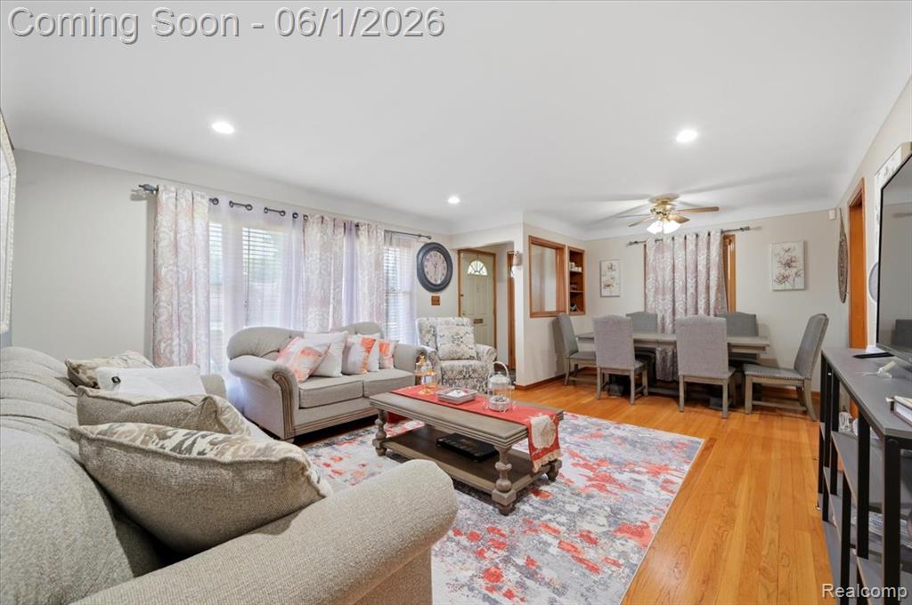 8271 Arnold Street, Dearborn Heights, MI 48127 — Photo 6
